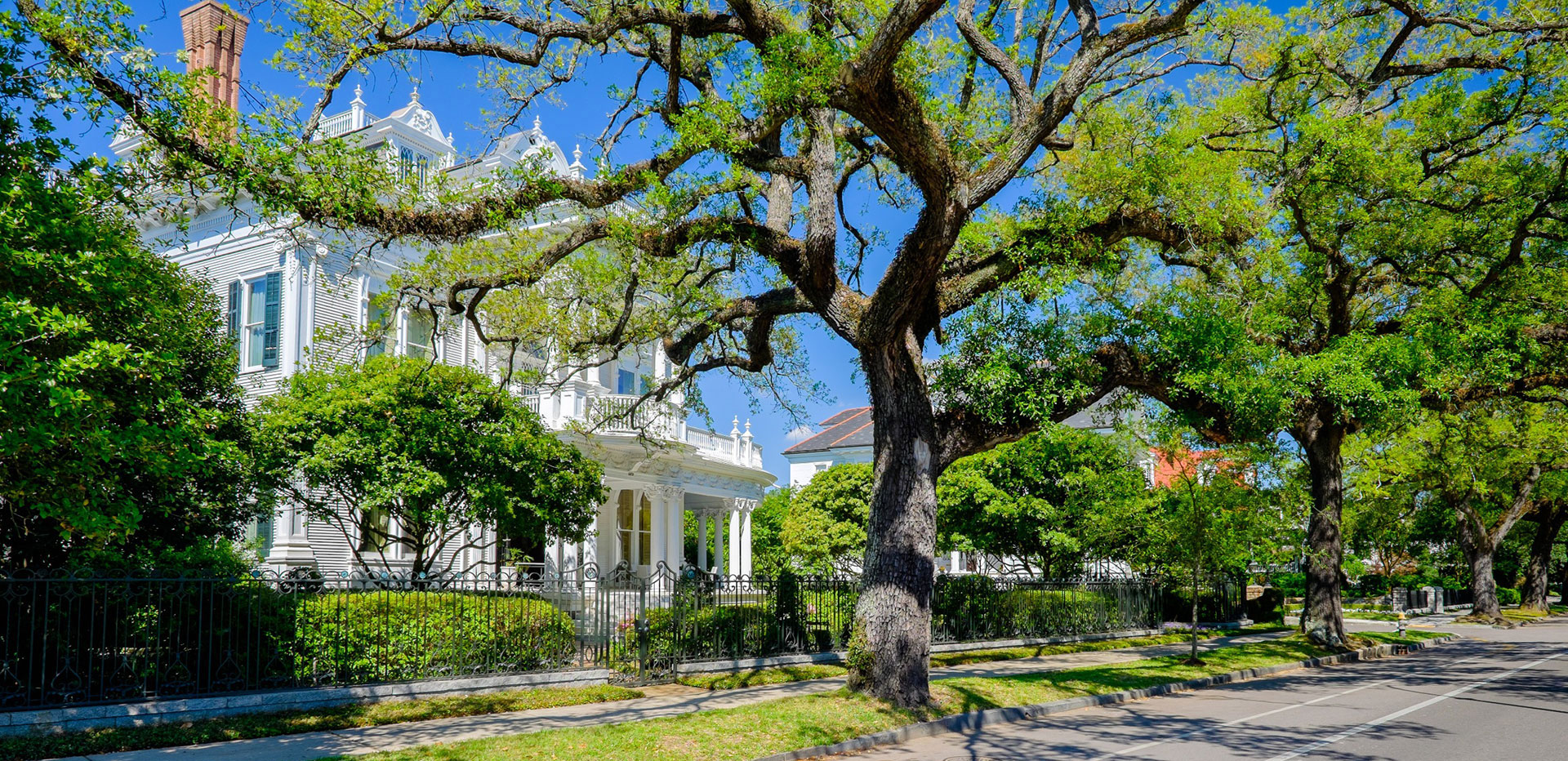 Historical Southern Style Homes on Saint Charles Avenue in New Orleans