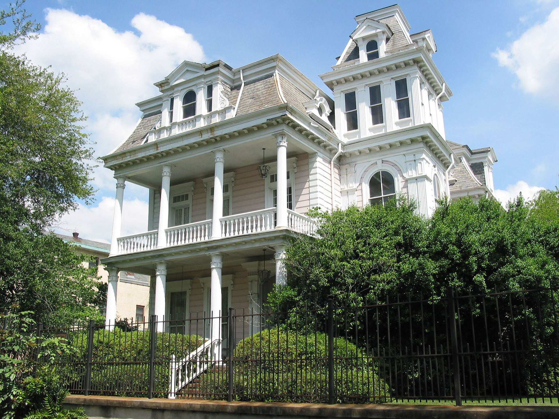 New Orleans Mansion on St. Charles Avenue